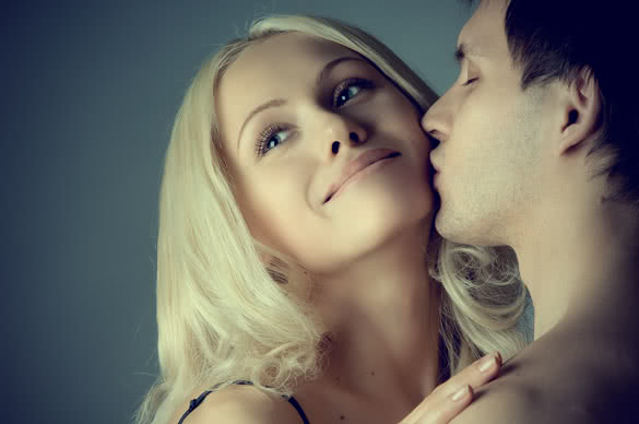 man kissing his blonde girlfriend