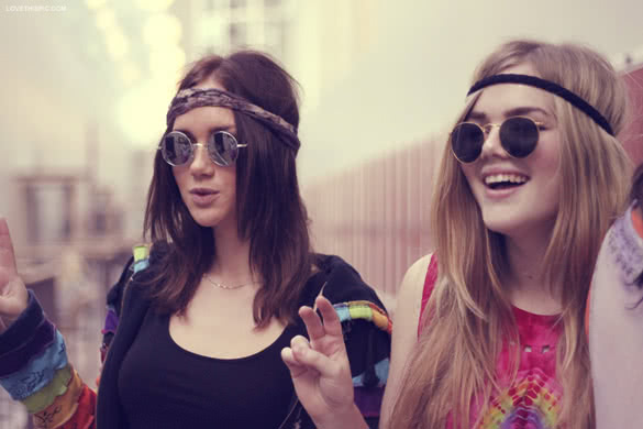 2-hippie-girls-with-circular-shades