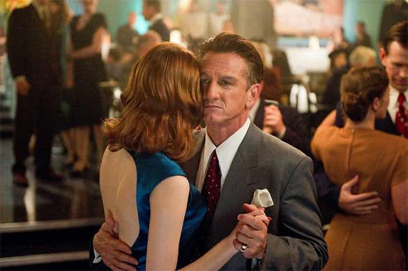 Emma-Stone-and-Seand-Penn-dancing-in-the-movie-Gangster-Squad