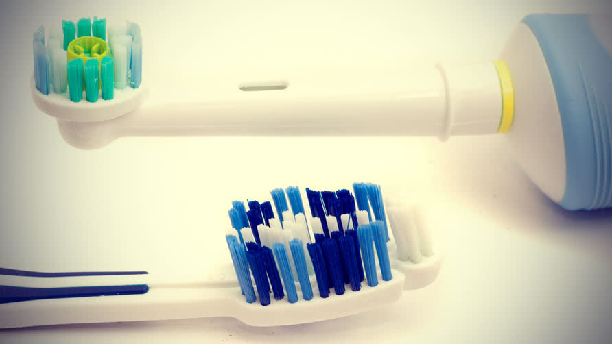 Electric vs. Manual Toothbrush YouQueen