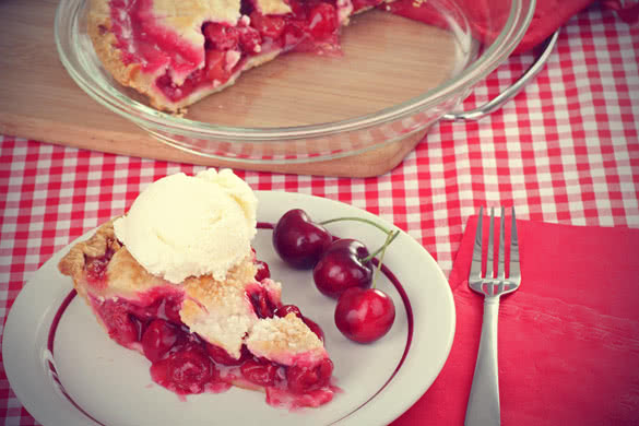 cherry pie with cream