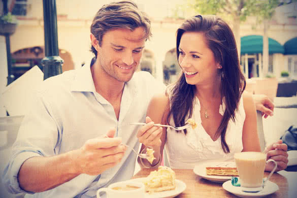 couple eating cake in cafe