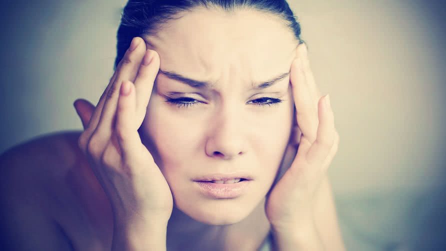 How to Prevent and Treat the Worst Headaches Naturally - YouQueen