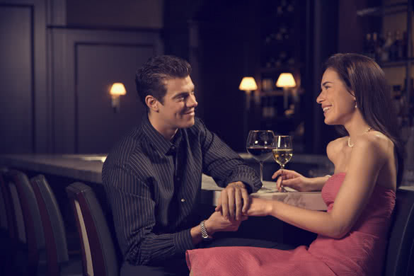 How to Tell If a Guy Likes You - Romantic couple on dinner