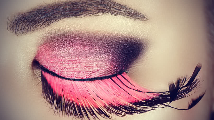 6 مخاطر تسببها الرموش الإصطناعية