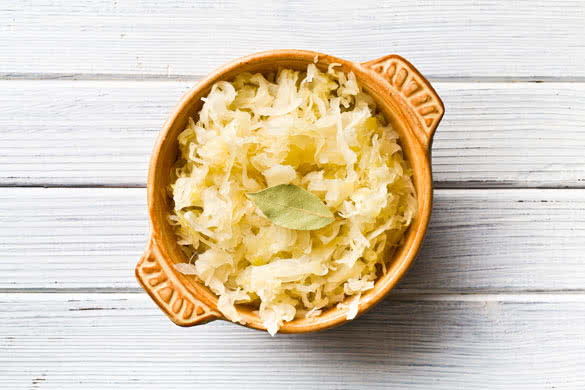 the sauerkraut in ceramic bowl