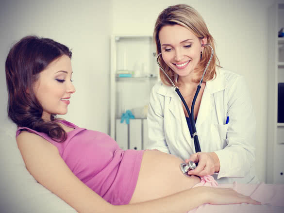 Female Doctor and pregnant women