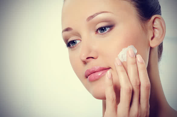 moisturize face skin