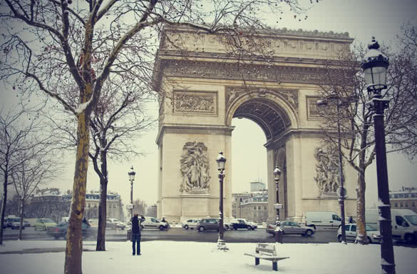 arc de triomphe in winter