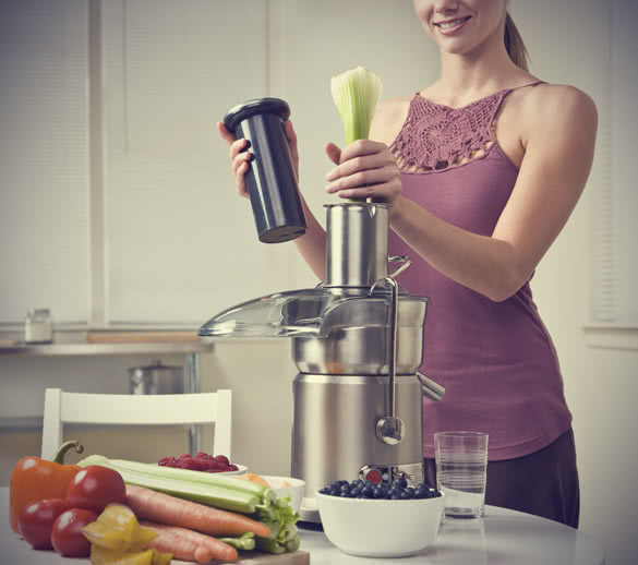 making veggie shake