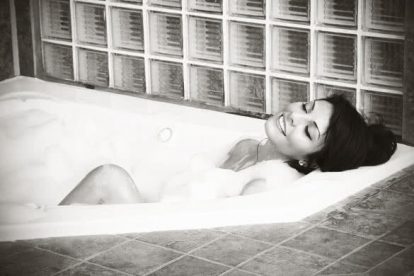 girl bath 69
