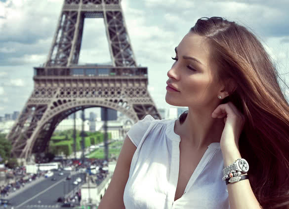 Beautiful woman in Paris
