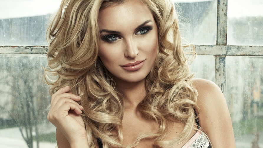 Eye Contact Flirting 8 Tricks To Getting Guys To Approach You