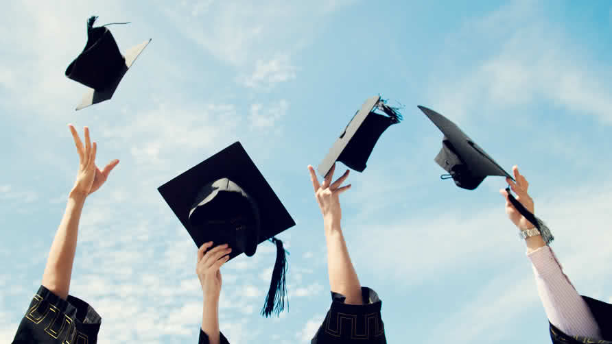 Top 10 Motivational Quotes For Fresh College Graduates