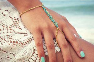 how to make a bracelet with a few easy steps