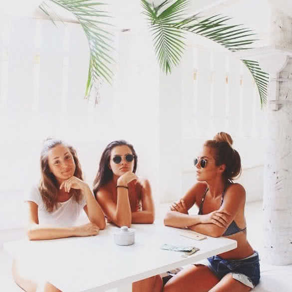 3 girls at the bar