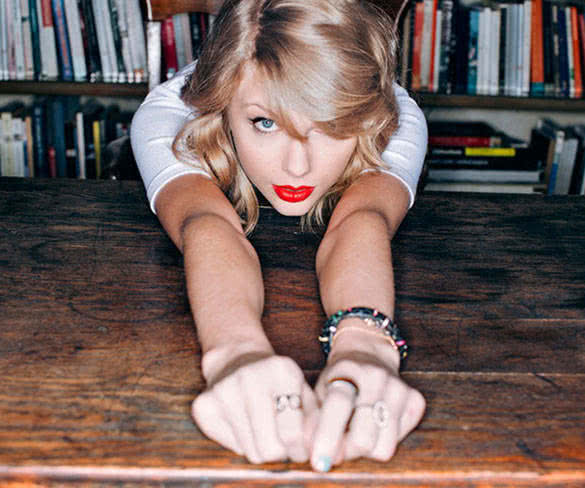 taylor swift in the library