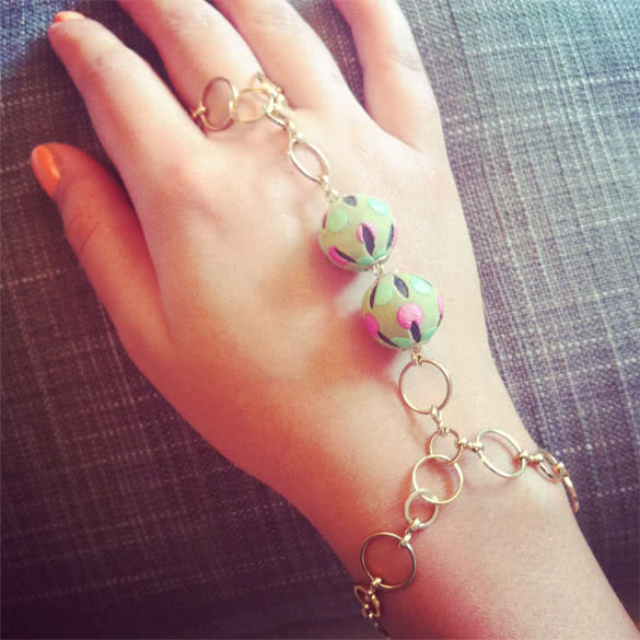 bead-ring-bracelet-on-the-hand