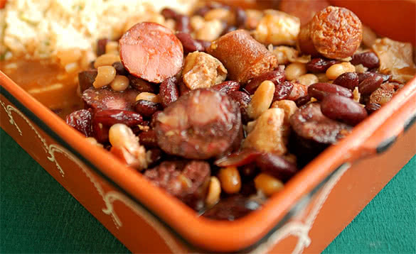 brazilian-traditional-food-Feijoada-pork-and-beans2