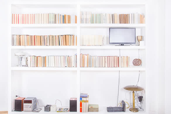 home-library-in-white