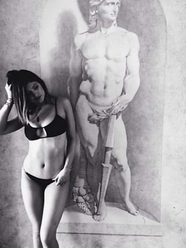 kylie-jenner-in-black-bikini-black-and-white-photo