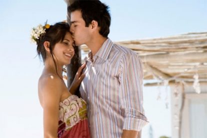 man-kissing-a-girl-in-the-forehead