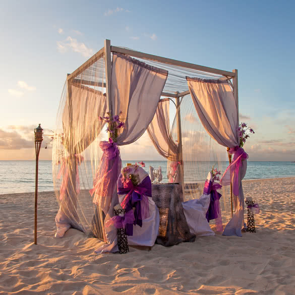 Beautiful-Decorated-Romantic-Wedding-Table-on-Tropical-Beach-at-Sunset