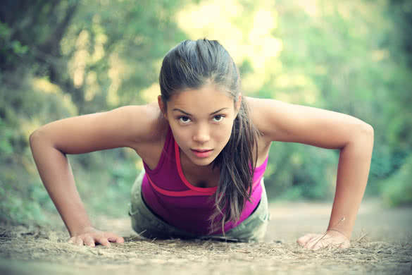 Exercise-woman-doing-push-ups-in-the-forest