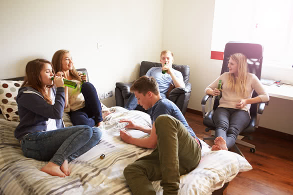 Group-Of-Young-People-Drinking-Alcohol-In-Bedroom