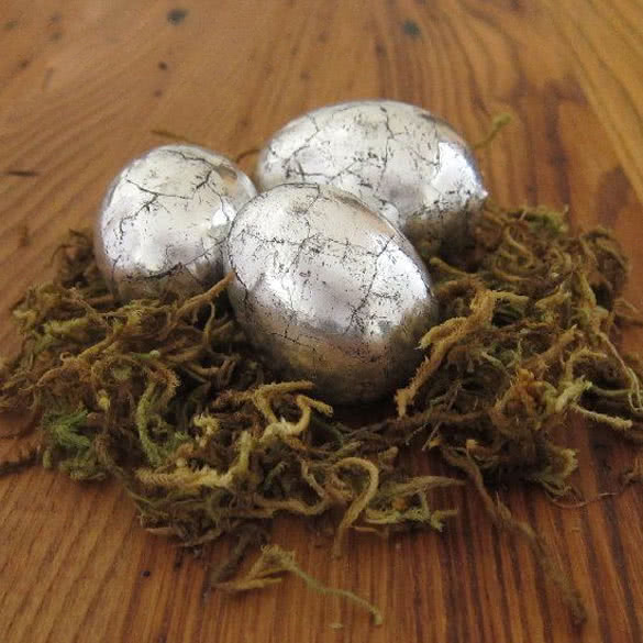 The-vintage-tin-eggs