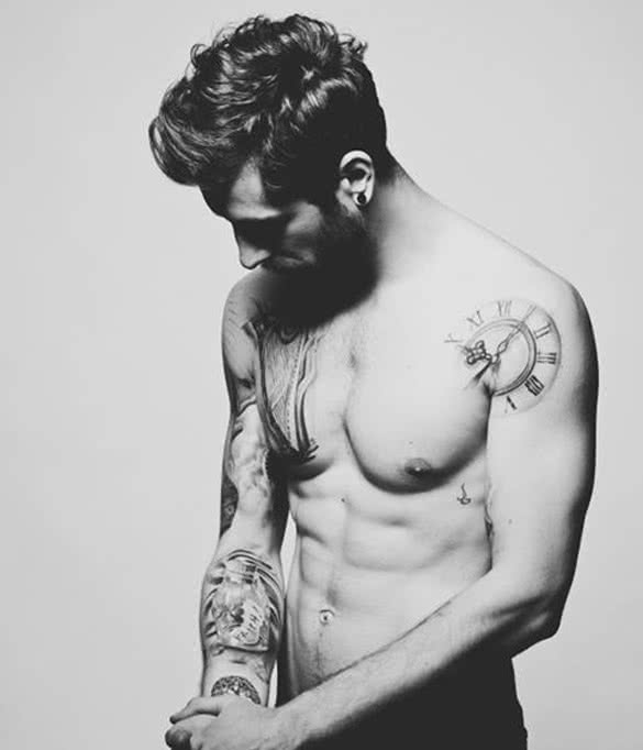 black-and-white-man-with-tattoos