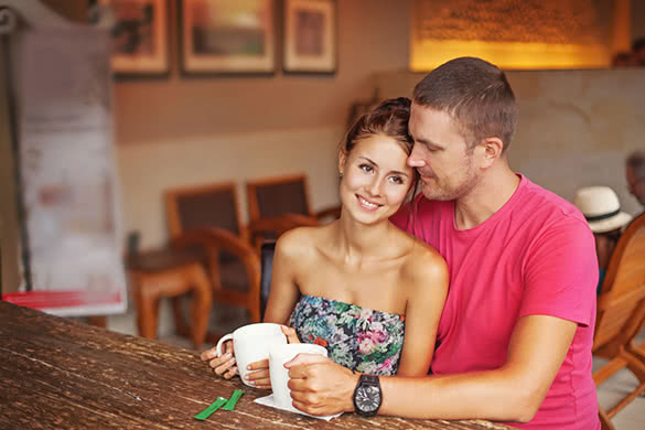 couple-drinking-coffee