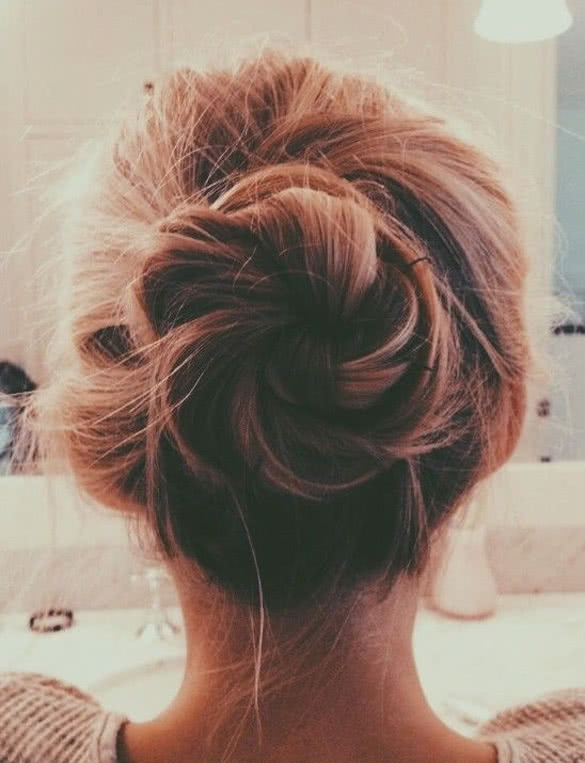 messy-hair-bun