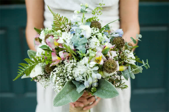 mint-green-flowers-wedding-bouquet