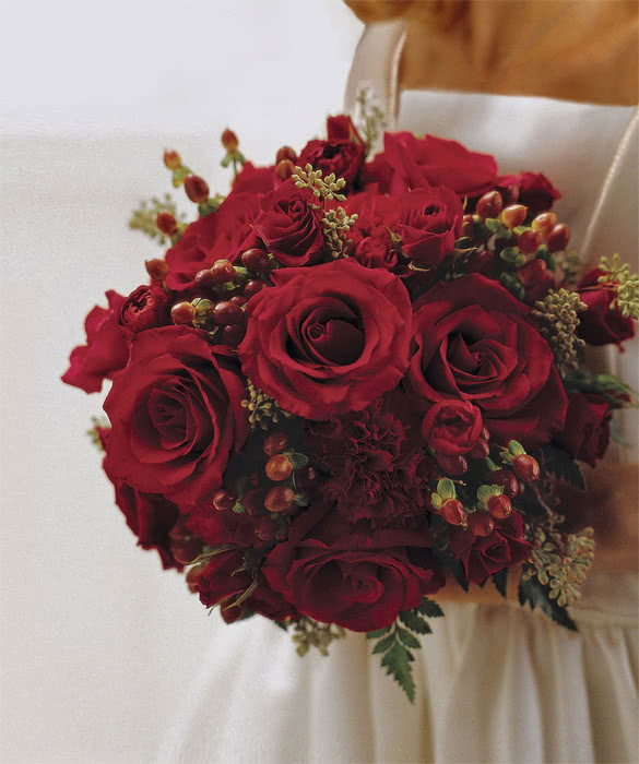 scarlet-roses-wedding-bouquet
