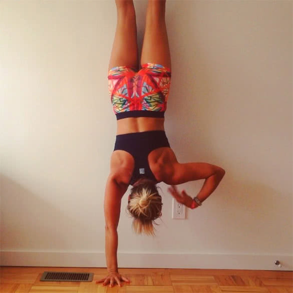 woman-Handstands-against-the-wall