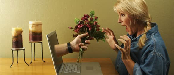 woman-dating-online-getting-flowers