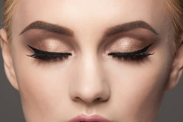 woman-face-with-gold-eyeshadow-and-winged-eyeliner