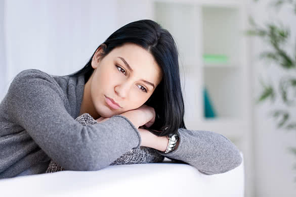 woman-in-grey-thinking