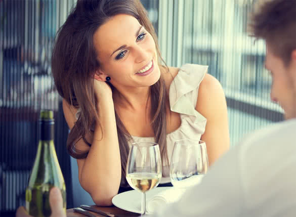 woman-in-her-30s-on-a-date