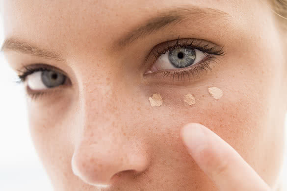 woman-with-dark-circles-under-eyes