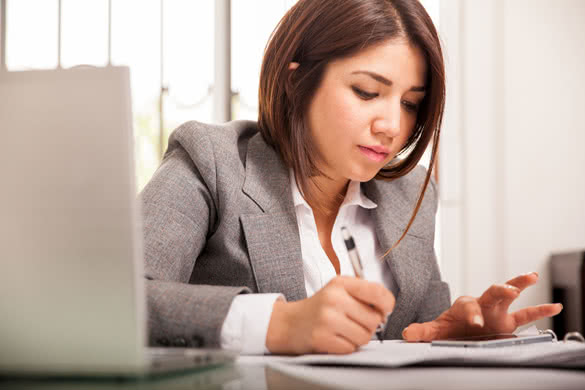 young-woman-working-in-the-office