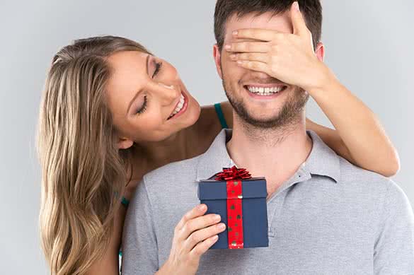 woman buying present to a man