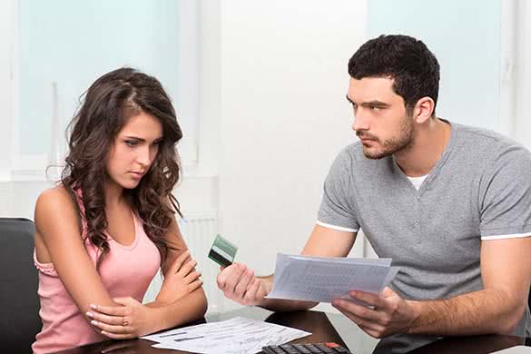 couple fighting over finances