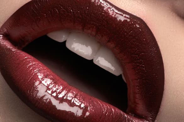 tips for wearing dark lipstick