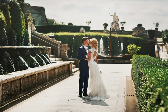 wedding couple in a park