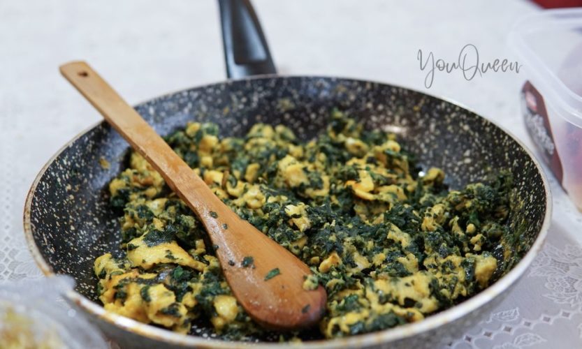 Scrambled eggs with spinach and avocado